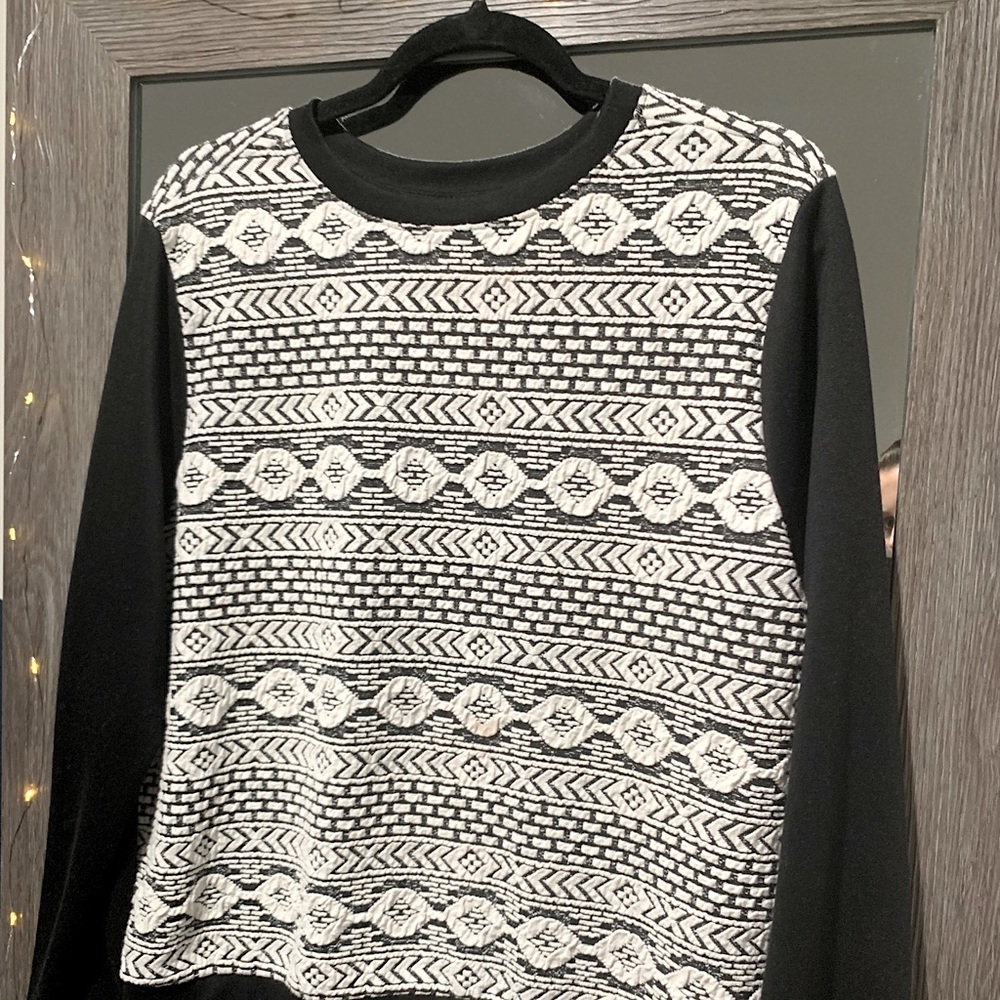 Black and white West & Main sweater - size M